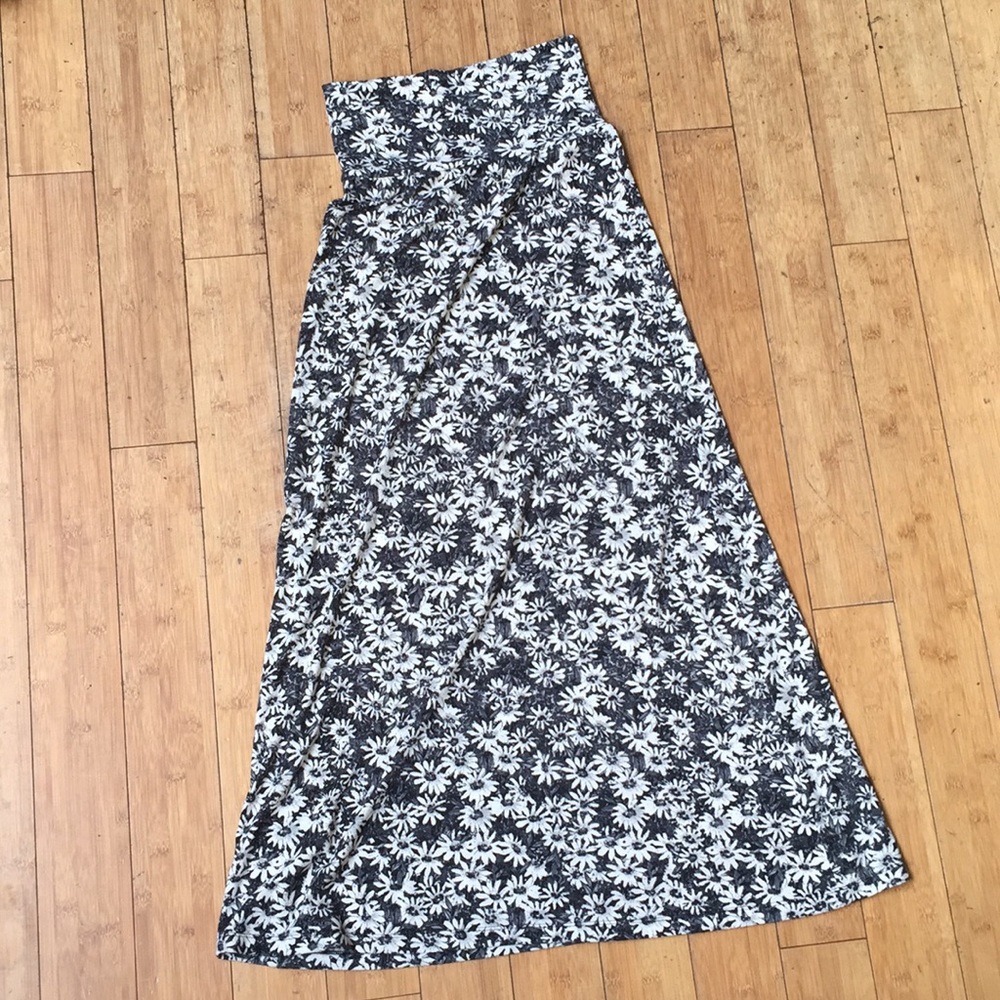 Mossimo XS Black/White/grey floral Maxi Skirt